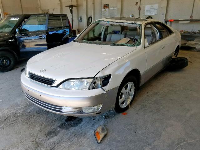 JT8BF22G9V0063682 - 1997 LEXUS ES 300 WHITE photo 2