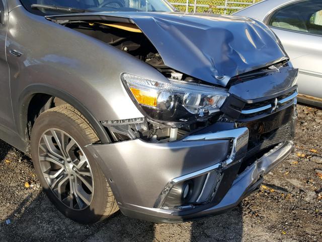 JA4AR3AW8JZ027176 - 2018 MITSUBISHI OUTLANDER GRAY photo 9