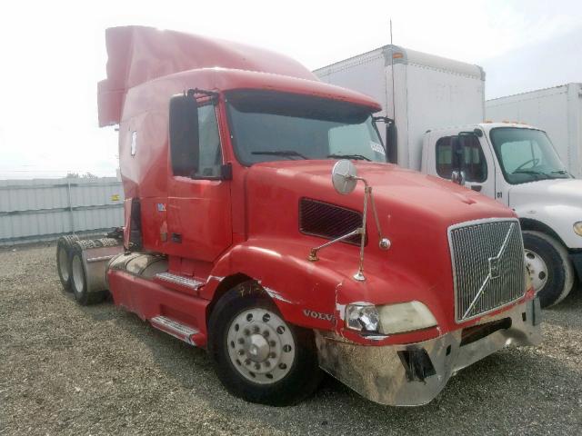 4V4ND1JH9YN783309 - 2000 VOLVO VN RED photo 1