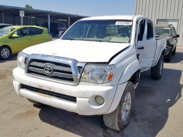 5TETU62N15Z097052 - 2005 TOYOTA TACOMA PRE WHITE photo 2