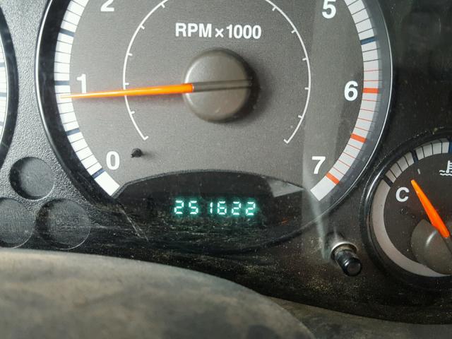 1J4GL38K05W501644 - 2005 JEEP LIBERTY RE BLACK photo 8