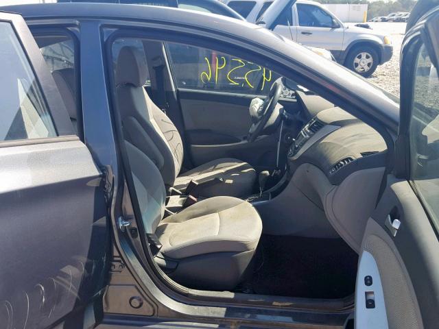 KMHCT4AE2DU295831 - 2013 HYUNDAI ACCENT GLS GRAY photo 5