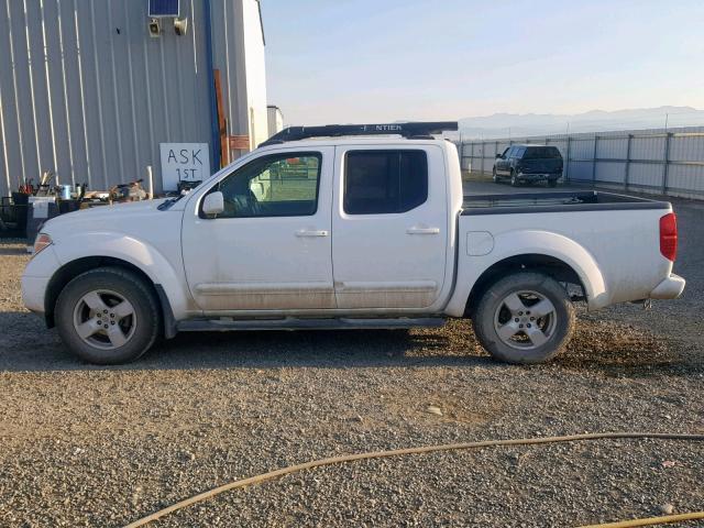 1N6AD07W06C445491 - 2006 NISSAN FRONTIER C WHITE photo 9