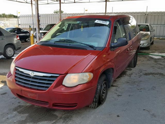 1A4GP44R66B612981 - 2006 CHRYSLER TOWN & COU RED photo 2