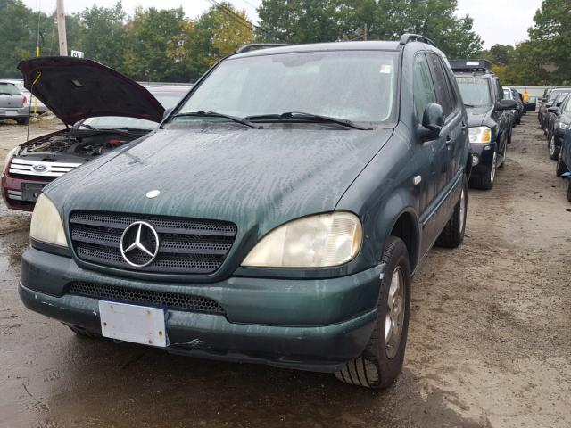 4JGAB54E0YA193270 - 2000 MERCEDES-BENZ ML 320 GREEN photo 2