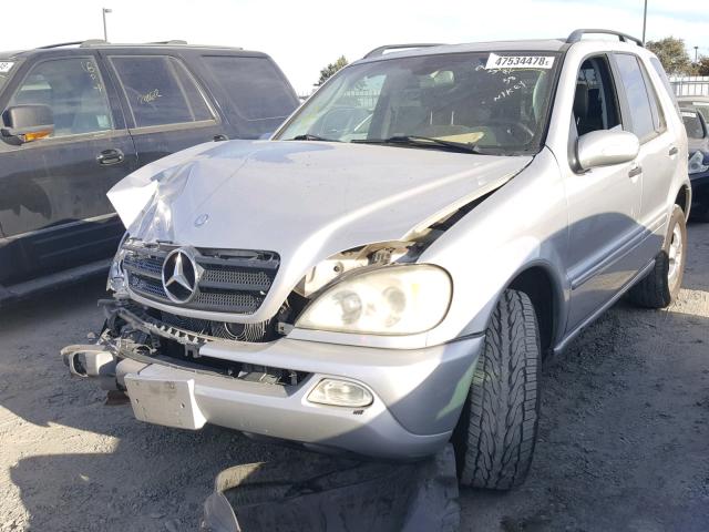 4JGAB54E23A392538 - 2003 MERCEDES-BENZ ML 320 SILVER photo 2