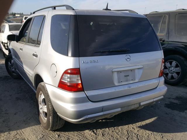 4JGAB54E23A392538 - 2003 MERCEDES-BENZ ML 320 SILVER photo 3