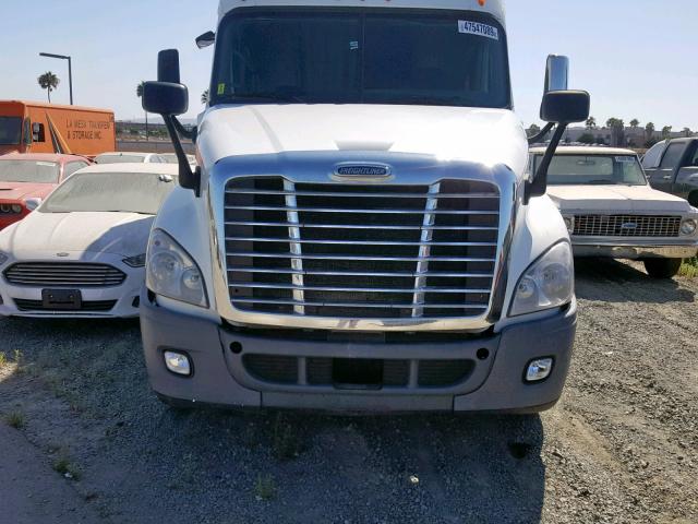 1FUJGLD65FLGB4430 - 2014 FREIGHTLINER CASCADIA 1 WHITE photo 7