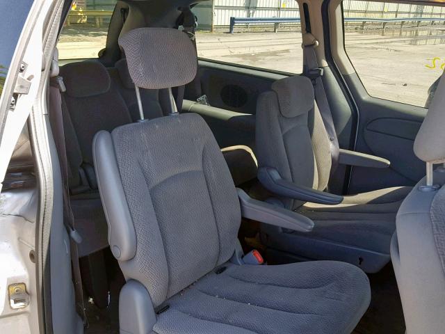 2A4GP54L07R222348 - 2007 CHRYSLER TOWN & COU 银色 照片 6