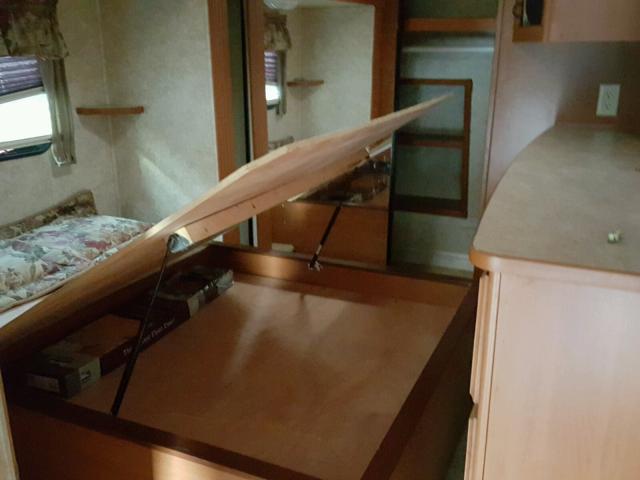 4YDF329286F708436 - 2006 KEYSTONE MONTANA BEIGE photo 8