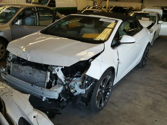 W04WH3N53HG068668 - 2017 BUICK CASCADA PR WHITE photo 2