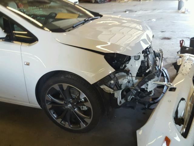 W04WH3N53HG068668 - 2017 BUICK CASCADA PR WHITE photo 9