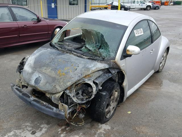 3VWCA21C0XM471147 - 1999 VOLKSWAGEN NEW BEETLE Silber Foto 2