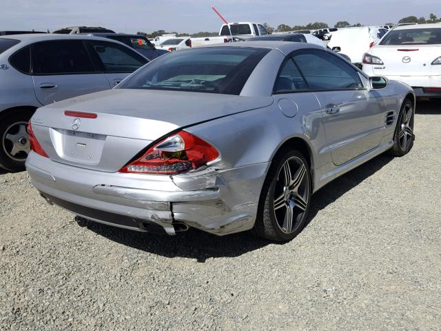 WDBSK75F44F075732 - 2004 MERCEDES-BENZ SL 500 SILVER photo 4