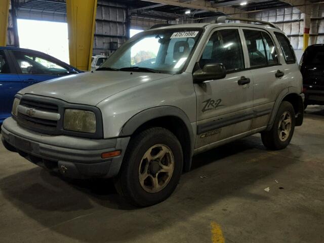 2CNBJ734736902522 - 2003 CHEVROLET TRACKER ZR SILVER photo 2