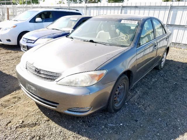 JTDBE32K120051004 - 2002 TOYOTA CAMRY LE GRAY photo 2