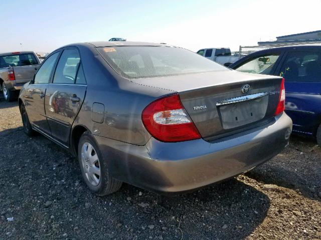 JTDBE32K120051004 - 2002 TOYOTA CAMRY LE GRAY photo 3