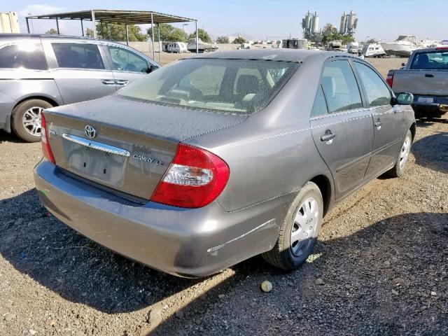 JTDBE32K120051004 - 2002 TOYOTA CAMRY LE GRAY photo 4