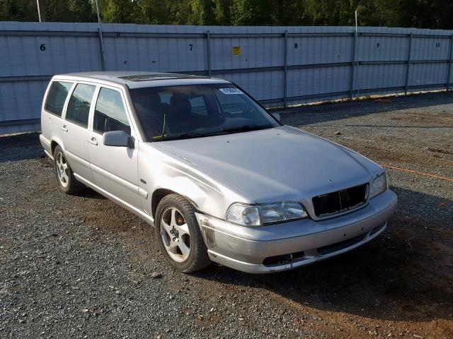 YV1LW5377W2495628 - 1998 VOLVO V70 T5 TUR SILVER photo 1