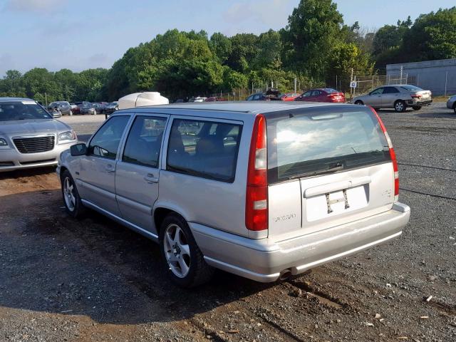 YV1LW5377W2495628 - 1998 VOLVO V70 T5 TUR SILVER photo 3