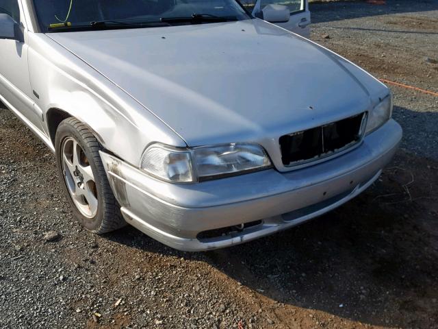 YV1LW5377W2495628 - 1998 VOLVO V70 T5 TUR SILVER photo 9