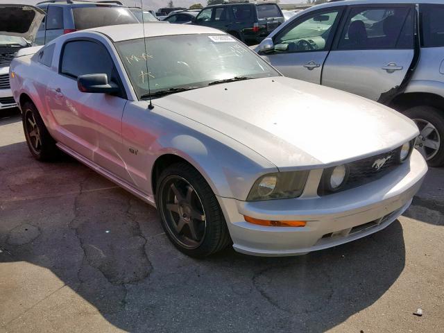 1ZVFT82H275274636 - 2007 FORD MUSTANG GT GRAY photo 1