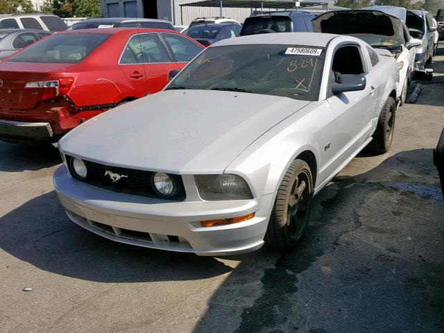 1ZVFT82H275274636 - 2007 FORD MUSTANG GT GRAY photo 2