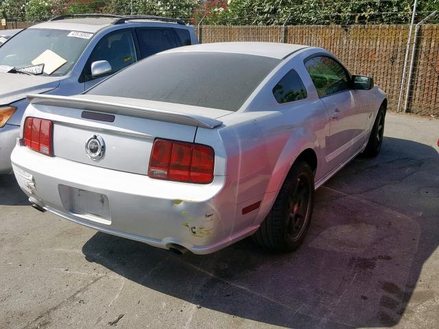 1ZVFT82H275274636 - 2007 FORD MUSTANG GT GRAY photo 4