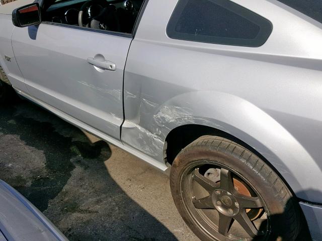 1ZVFT82H275274636 - 2007 FORD MUSTANG GT GRAY photo 9