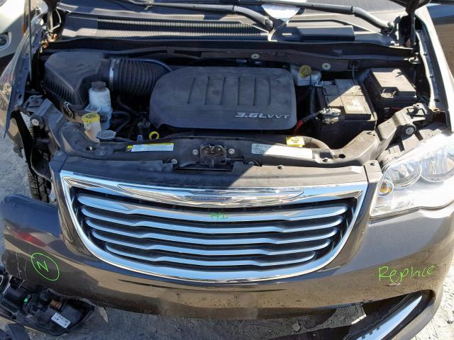 2C4RC1CG0CR106519 - 2012 CHRYSLER TOWN & COU GRAY photo 7