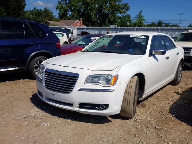 2C3CCACGXCH224139 - 2012 CHRYSLER 300 LIMITE WHITE photo 2