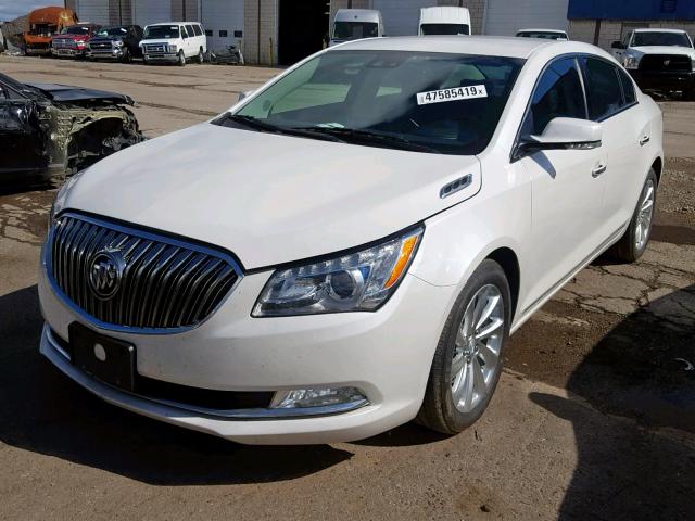 1G4GB5G31GF260111 - 2016 BUICK LACROSSE WHITE photo 2