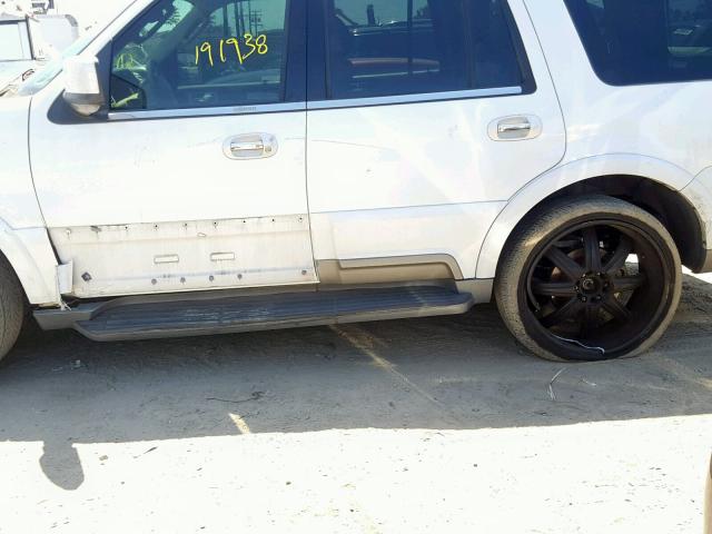 5LMFU27R74LJ29252 - 2004 LINCOLN NAVIGATOR WHITE photo 9