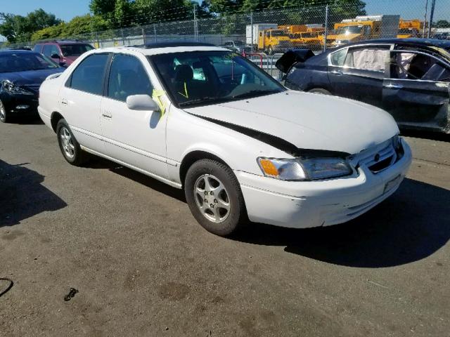 4T1BG22K9WU233810 - 1998 TOYOTA CAMRY CE WHITE photo 1