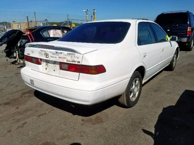 4T1BG22K9WU233810 - 1998 TOYOTA CAMRY CE WHITE photo 4