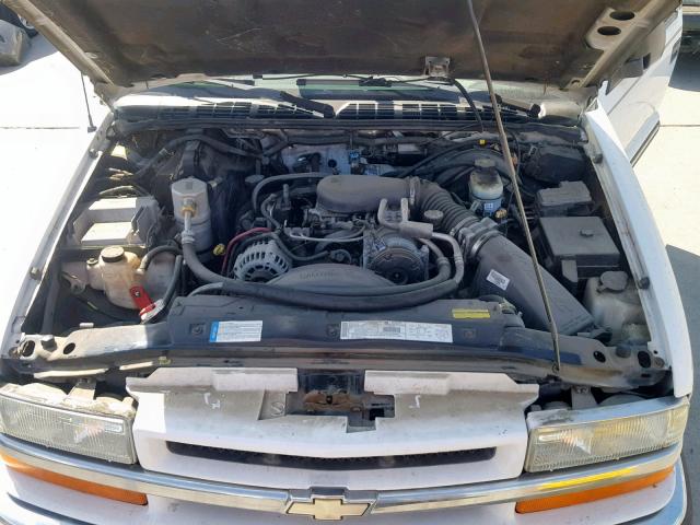 1GNDT13W41K204683 - 2001 CHEVROLET BLAZER WHITE photo 7