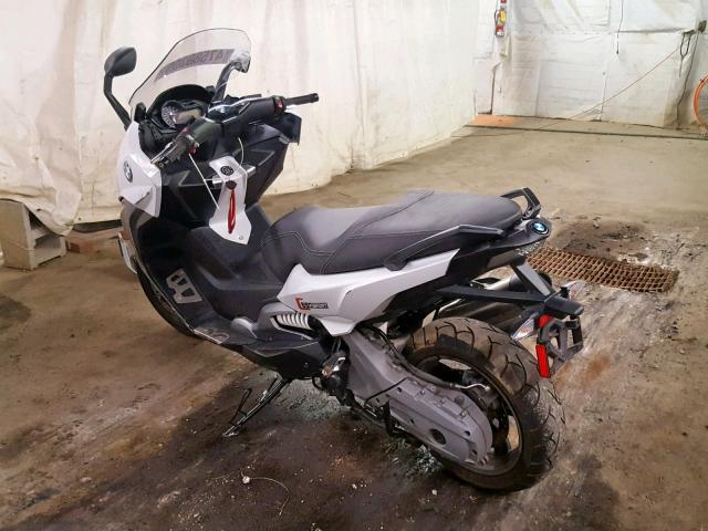 WB10C1408JZ315064 - 2018 BMW C650 SPORT WHITE photo 3
