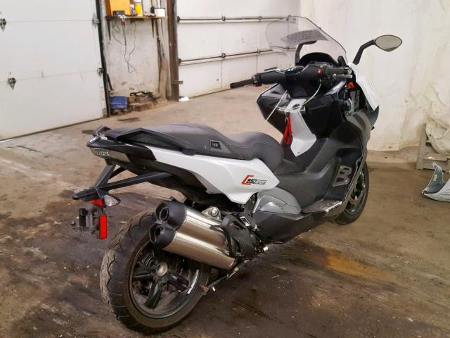 WB10C1408JZ315064 - 2018 BMW C650 SPORT WHITE photo 4