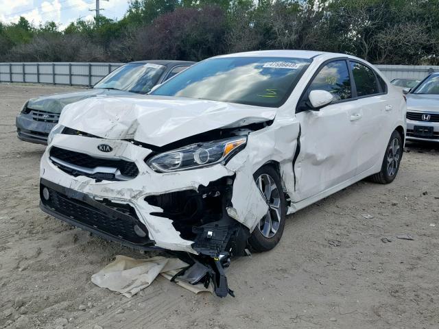 3KPF24AD9KE122413 - 2019 KIA FORTE FE WHITE photo 2