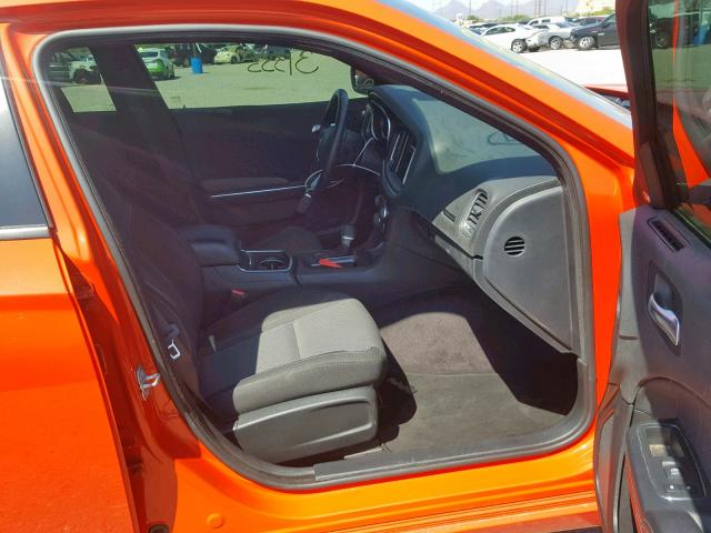 2C3CDXHG5JH133592 - 2018 DODGE CHARGER SX ORANGE photo 5