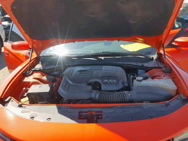 2C3CDXHG5JH133592 - 2018 DODGE CHARGER SX ORANGE photo 7