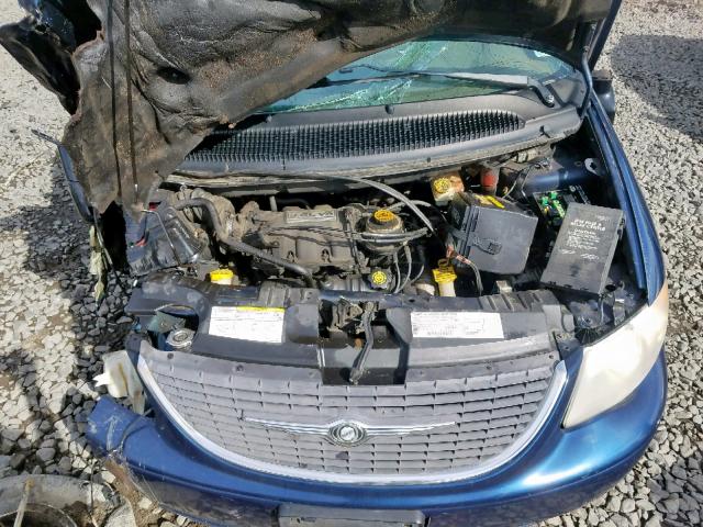 2C4GP74L32R667483 - 2002 CHRYSLER TOWN & COU BLUE photo 7