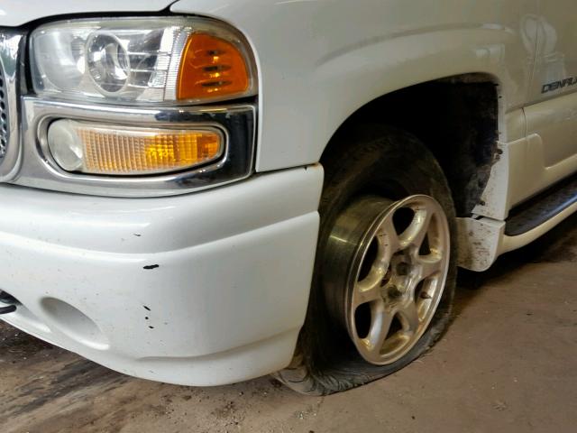 1GKFK66U34J254565 - 2004 GMC YUKON XL D WHITE photo 9