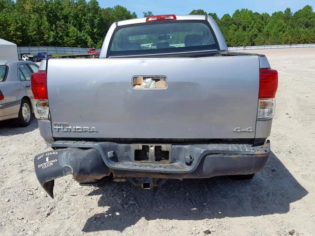 5TFKM5F12AX001153 - 2010 TOYOTA TUNDRA SILVER photo 6