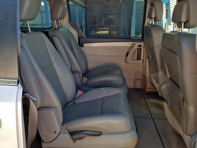 2C4RVABG5CR294191 - 2012 VOLKSWAGEN ROUTAN SE SILVER photo 6