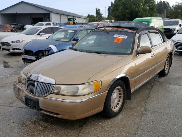 1LNFM81W0WY611247 - 1998 LINCOLN TOWN CAR E BROWN photo 2