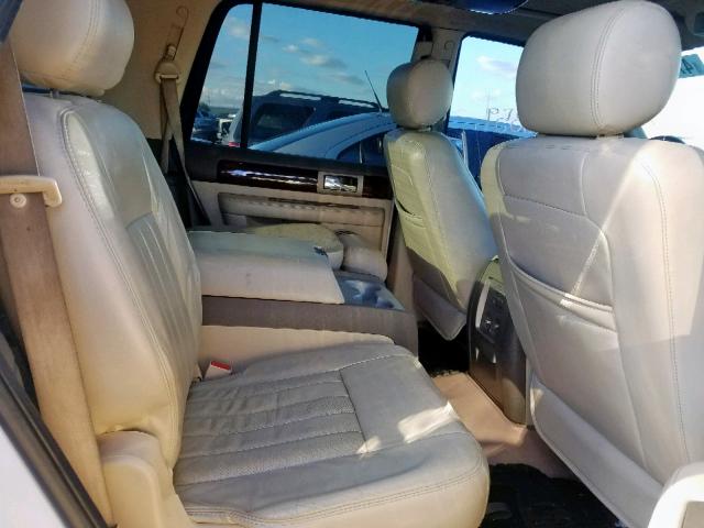 5LMFU27R24LJ25707 - 2004 LINCOLN NAVIGATOR WHITE photo 6