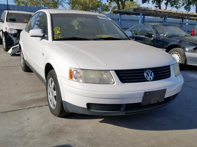 WVWMD23B4YP367890 - 2000 VOLKSWAGEN PASSAT GLS WHITE photo 1