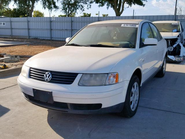 WVWMD23B4YP367890 - 2000 VOLKSWAGEN PASSAT GLS WHITE photo 2