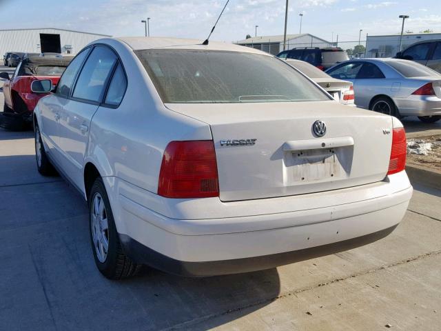 WVWMD23B4YP367890 - 2000 VOLKSWAGEN PASSAT GLS WHITE photo 3